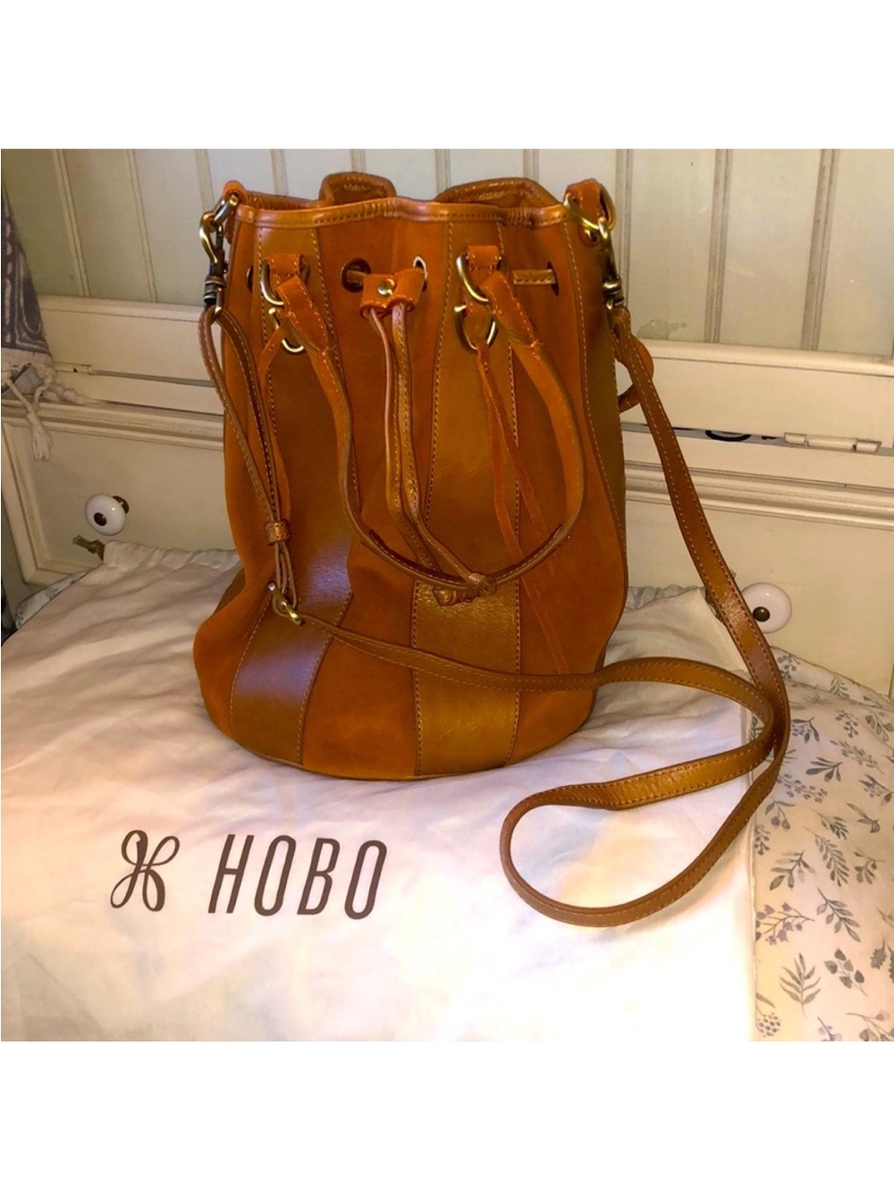 Hobo Myriad 90’s inspired Leather Bucket Bag Earth Tan Caramel Suede Leather NWT